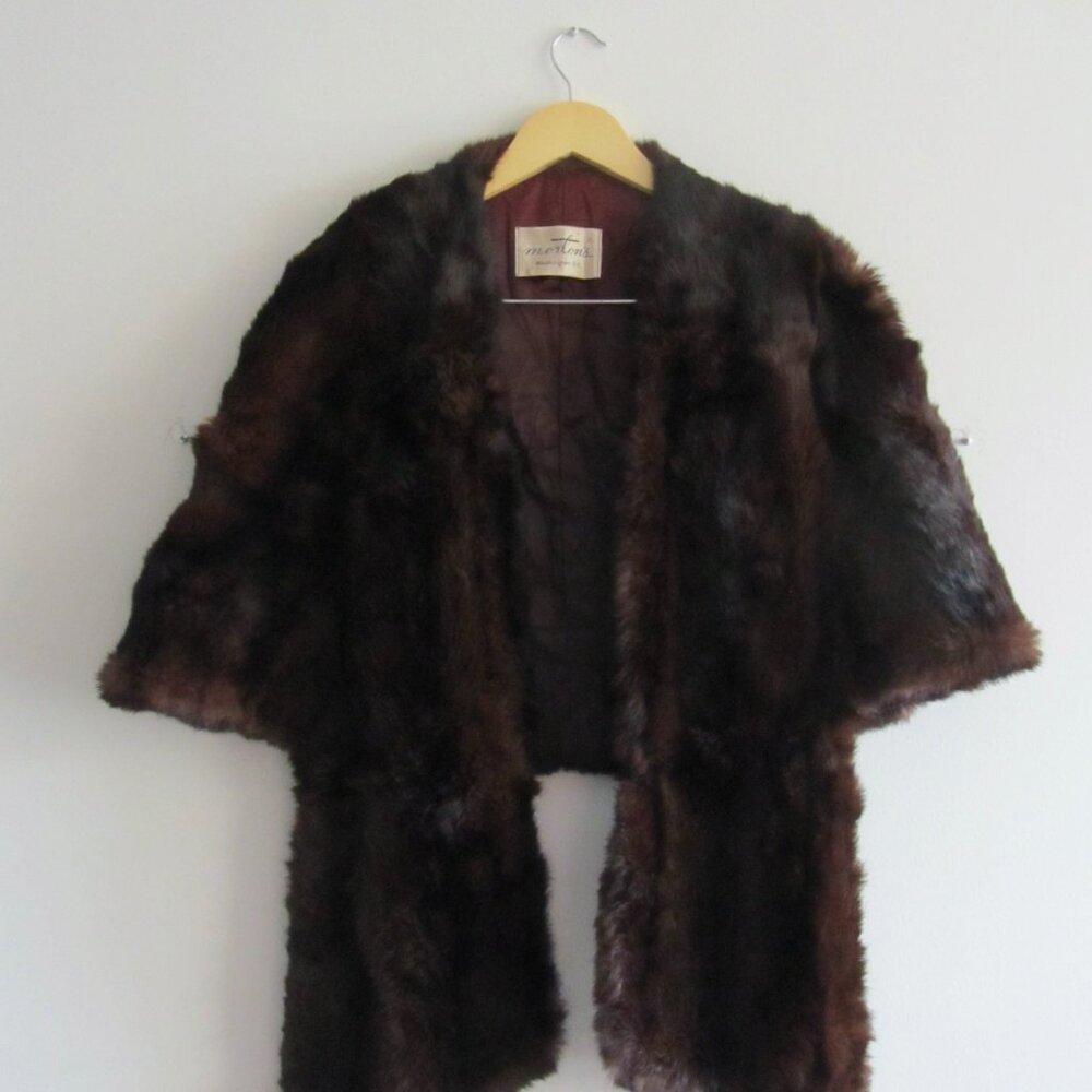Morton’s Washington DC vintage 70's real fur cape jacket 🖤
